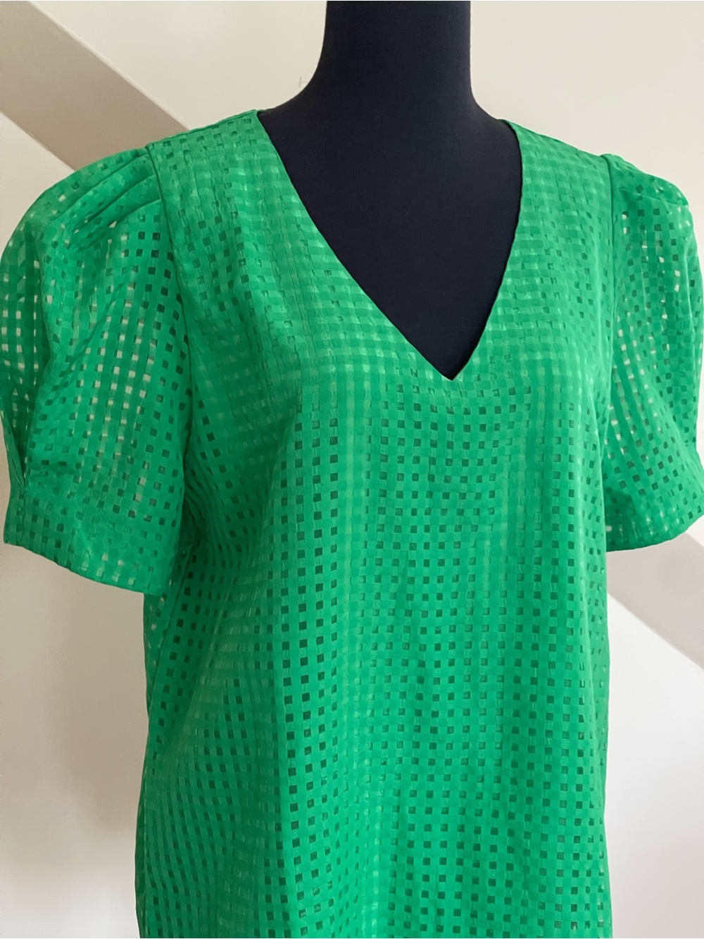 Jodifl Kelly Green V-Neck Puff Short Sleeve Top Sz M Windowpane Fabric Lined